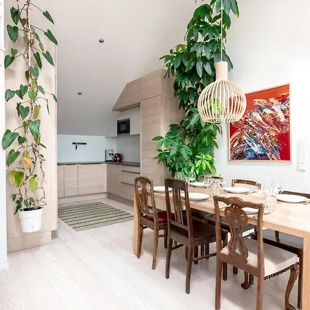 Poista 2ndhomes Deluxe 2br Penthouse With Rooftop Terrace & Sauna In Center شقة