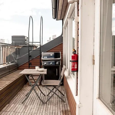 Poista 2ndhomes Deluxe 2br Penthouse With Rooftop Terrace & Sauna In Center *