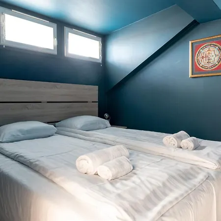 Poista 2ndhomes Deluxe 2br Penthouse With Rooftop Terrace & Sauna In Center